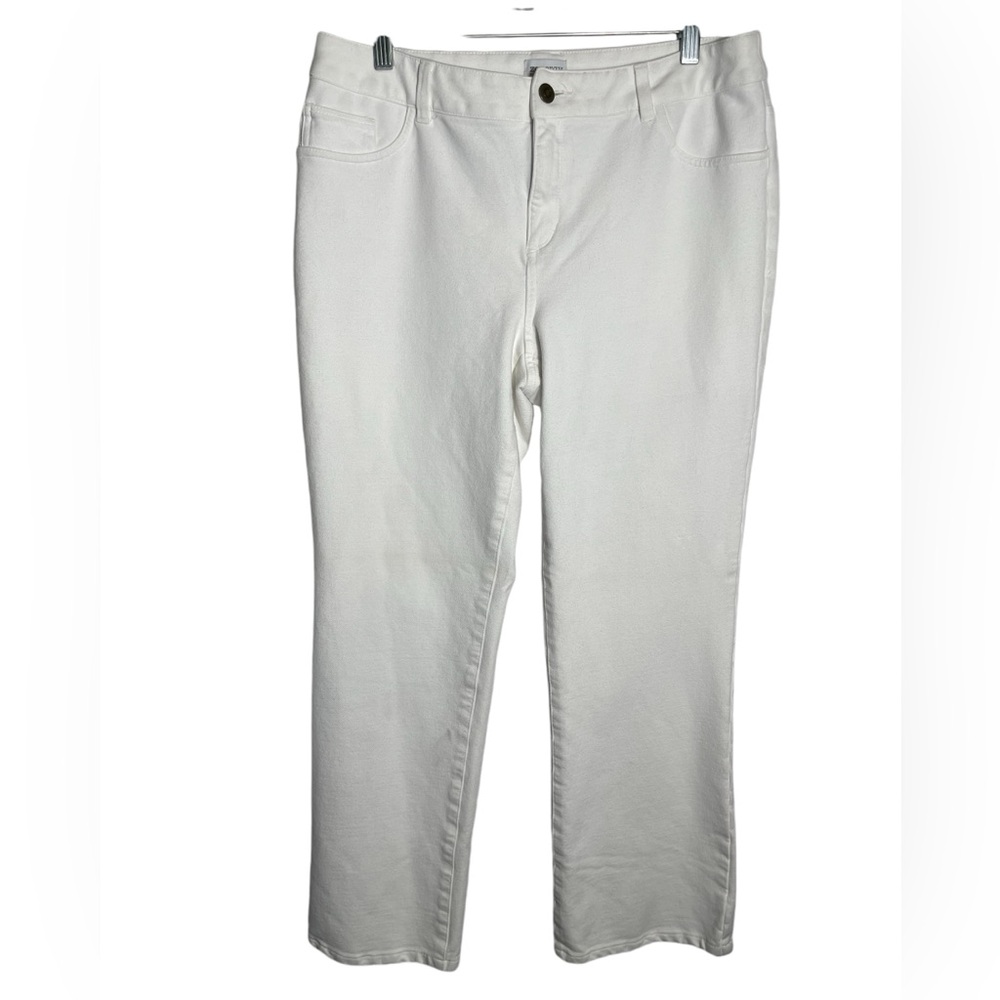 Chico’s Jeans ZENERGY size 10‎ white cropped stretch jeans with pockets 🩷
